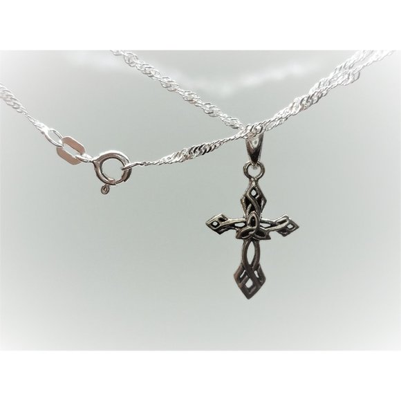 925 Sterling Silver Celtic Cross Pendant And Chain - Picture 2 of 7